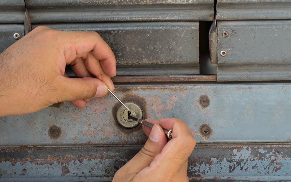 changer serrure porte fermée Malakoff
