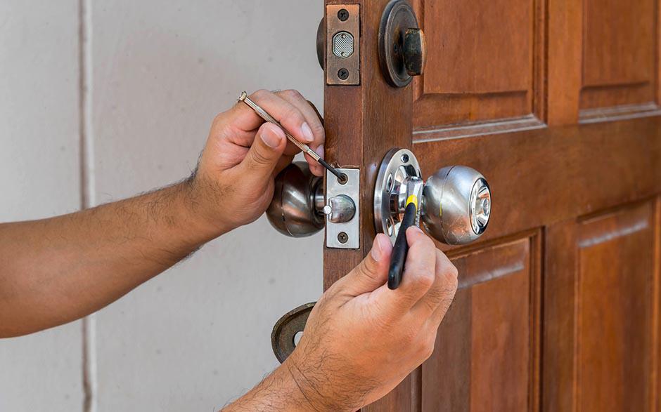 changer serrure porte fermée Malakoff
